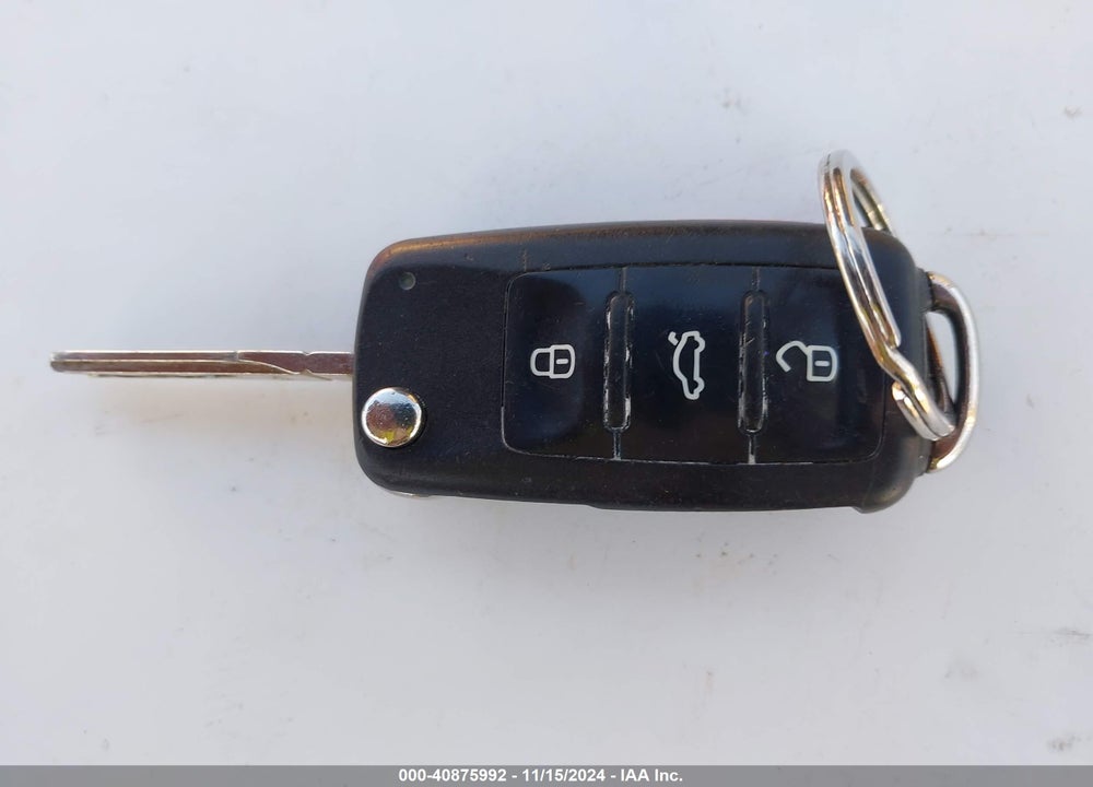 2016 VOLKSWAGEN BEETLE 1.8T S VIN: 3VWF17AT5GM635146