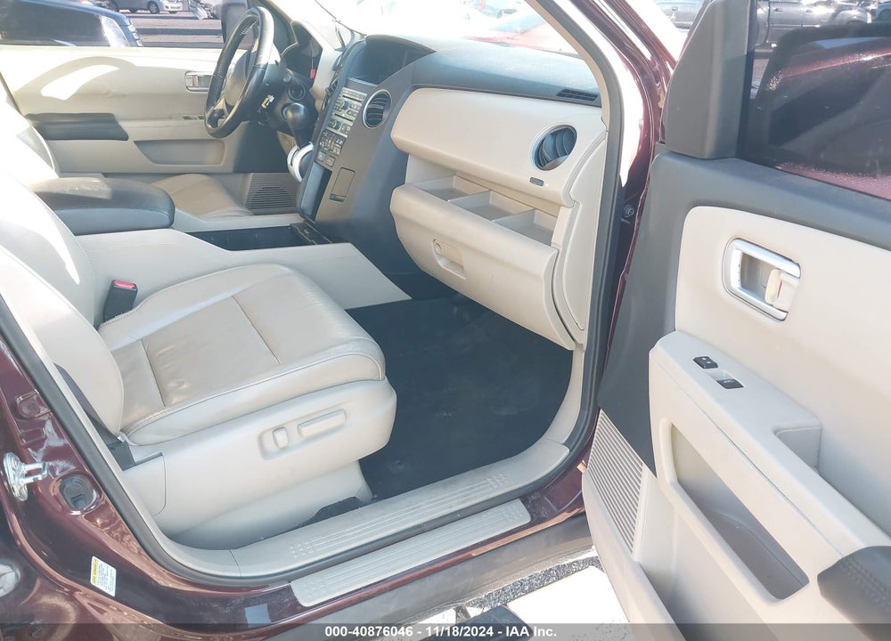 2011 HONDA PILOT EX-L VIN: 5FNYF4H64BB030754