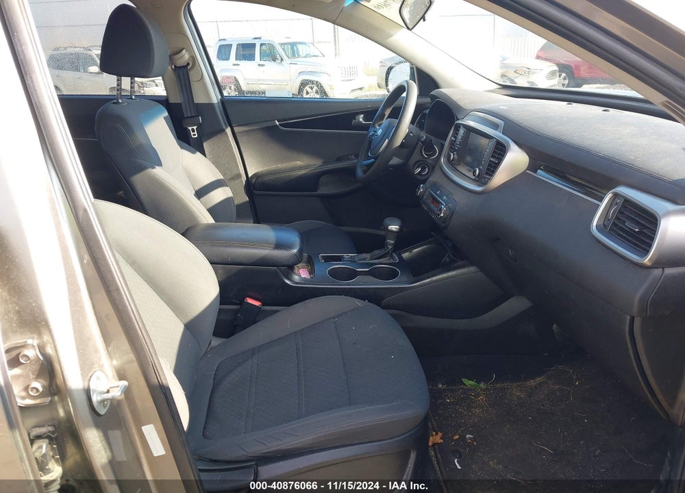2019 KIA SORENTO 3.3L LX VIN: 5XYPGDA59KG528452