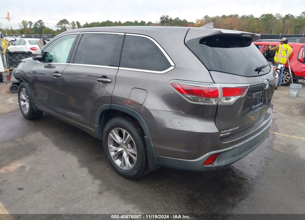 2015 TOYOTA HIGHLANDER LE PLUS V6 VIN: 5TDBKRFH9FS222790