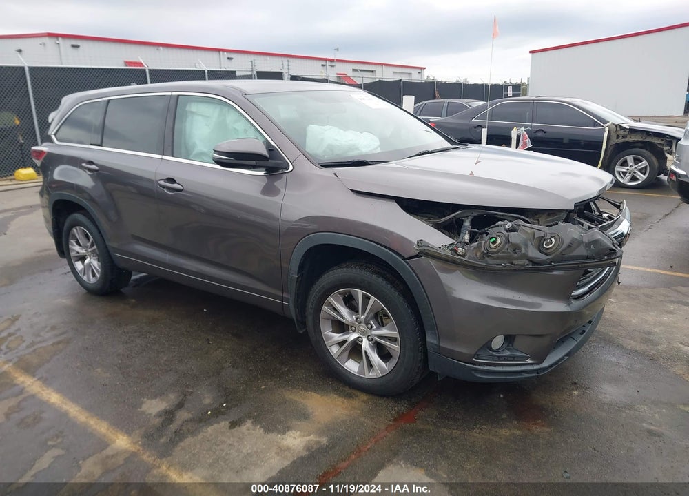2015 TOYOTA HIGHLANDER LE PLUS V6 VIN: 5TDBKRFH9FS222790