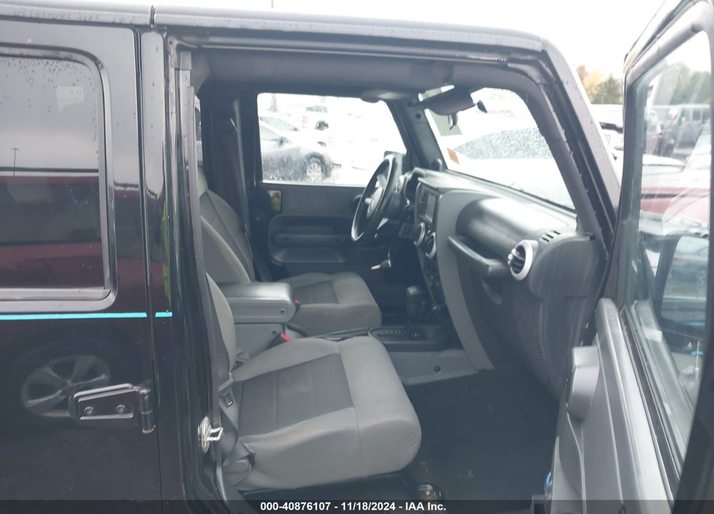 2010 JEEP WRANGLER UNLIMITED SAHARA VIN: 1J4BA5H13AL147570