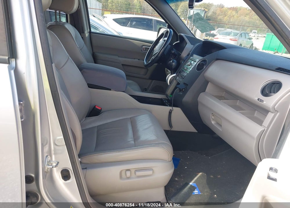2011 HONDA PILOT EX-L VIN: 5FNYF3H51BB023133