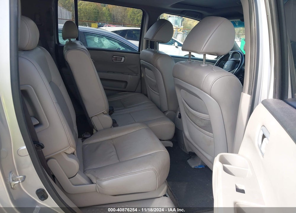 2011 HONDA PILOT EX-L VIN: 5FNYF3H51BB023133