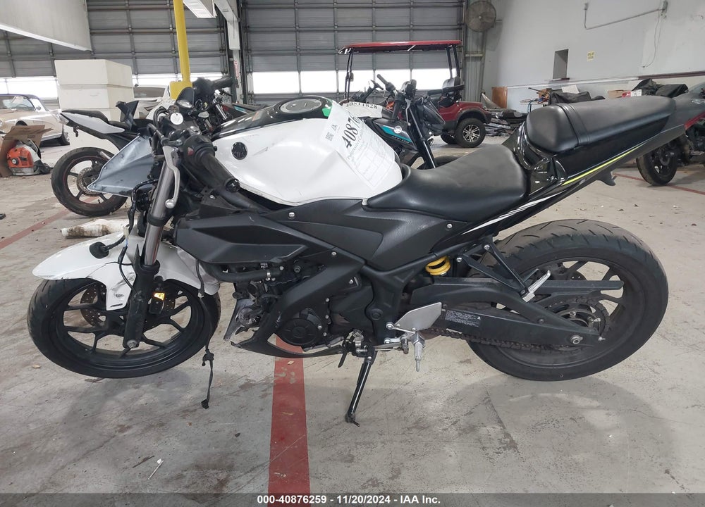 2017 YAMAHA YZFR3 A VIN: MH3RH15Y1HK003446
