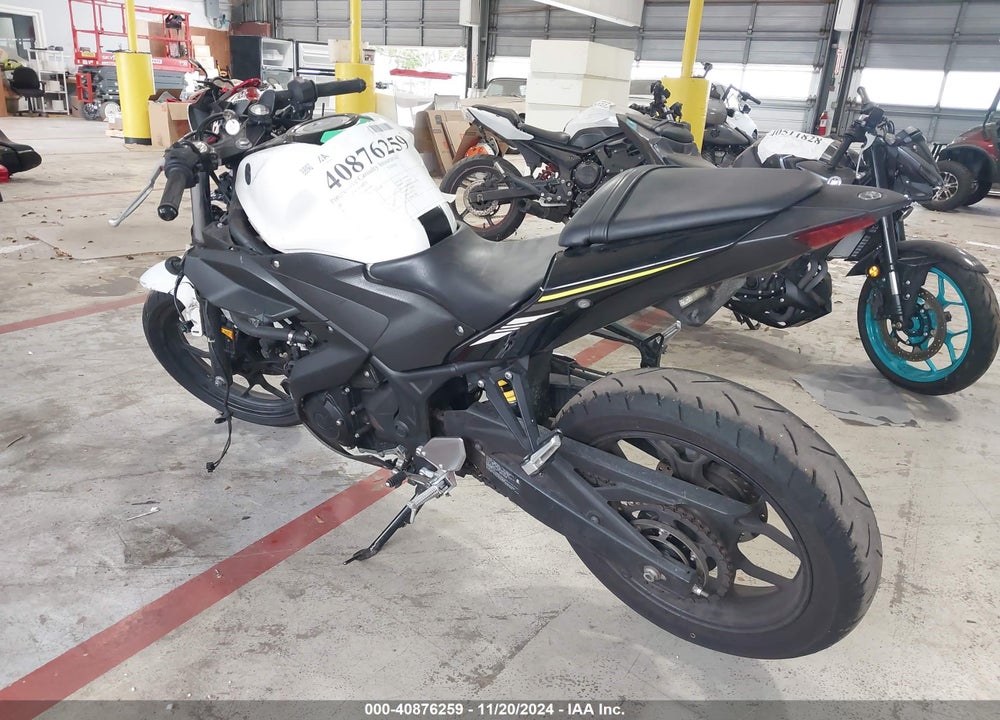 2017 YAMAHA YZFR3 A VIN: MH3RH15Y1HK003446