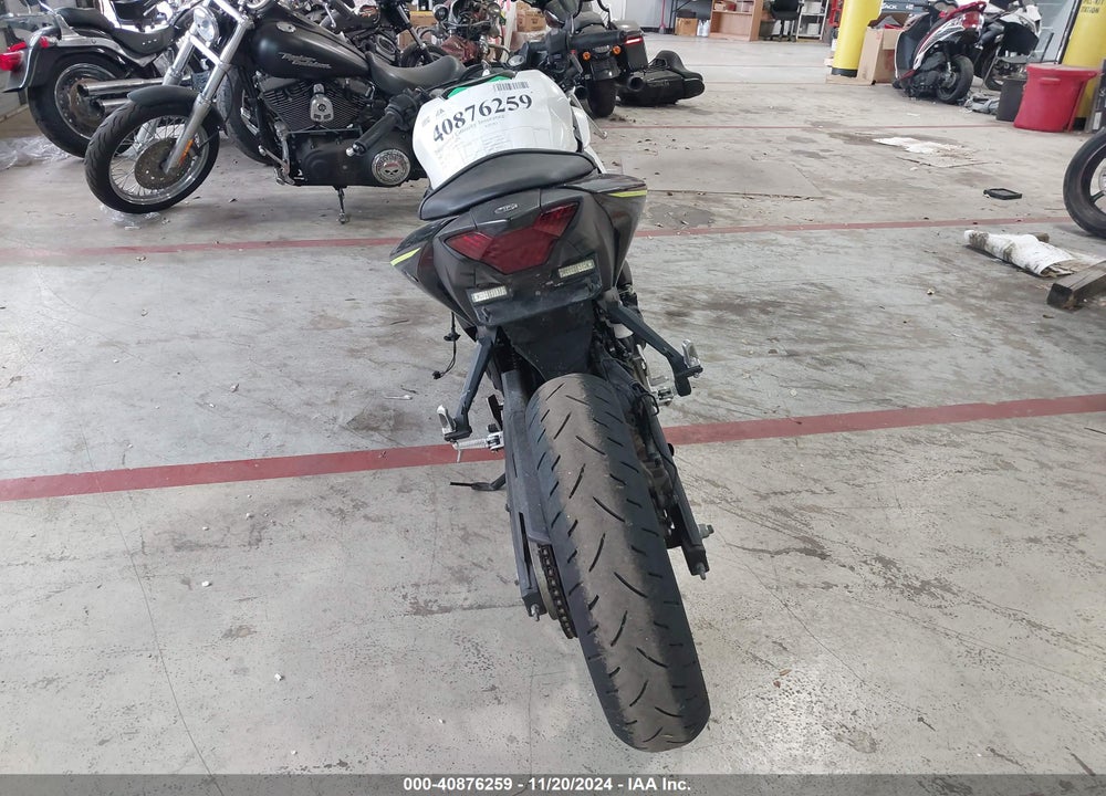 2017 YAMAHA YZFR3 A VIN: MH3RH15Y1HK003446