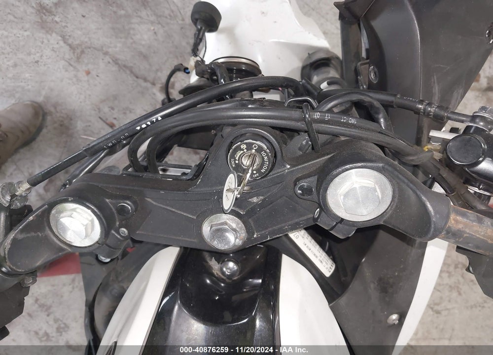 2017 YAMAHA YZFR3 A VIN: MH3RH15Y1HK003446