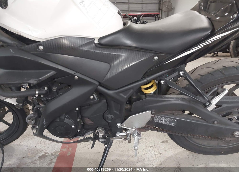 2017 YAMAHA YZFR3 A VIN: MH3RH15Y1HK003446
