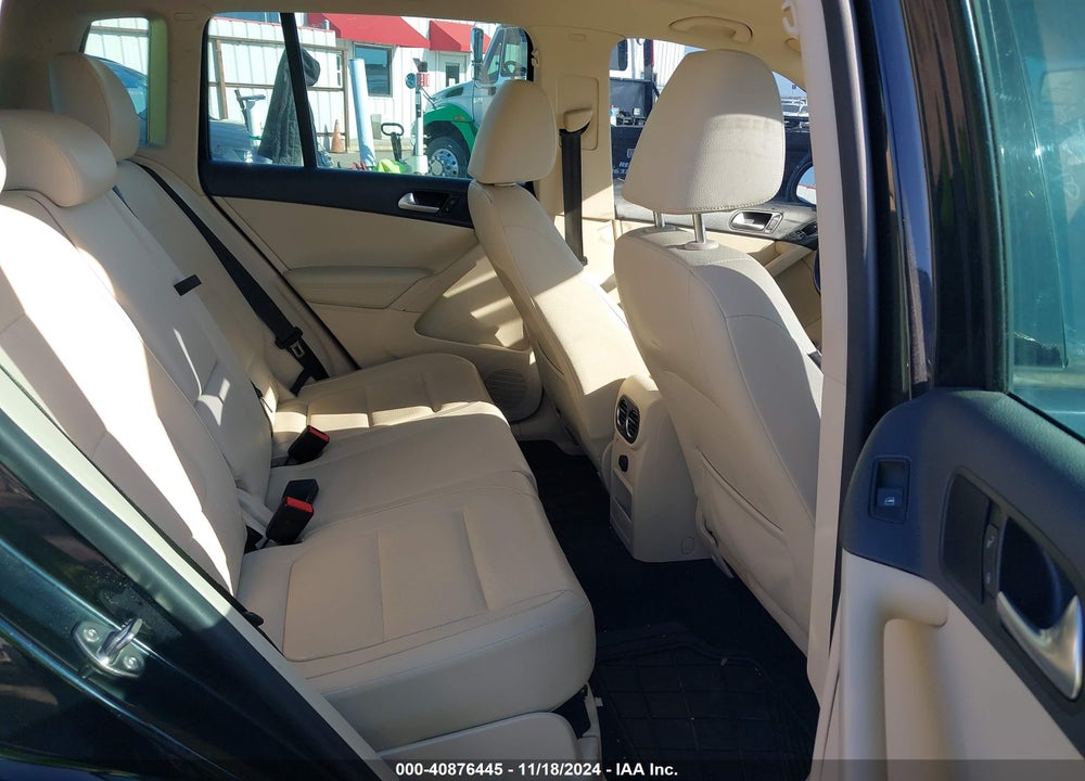 2015 VOLKSWAGEN TIGUAN SE VIN: WVGAV7AXXFW589859