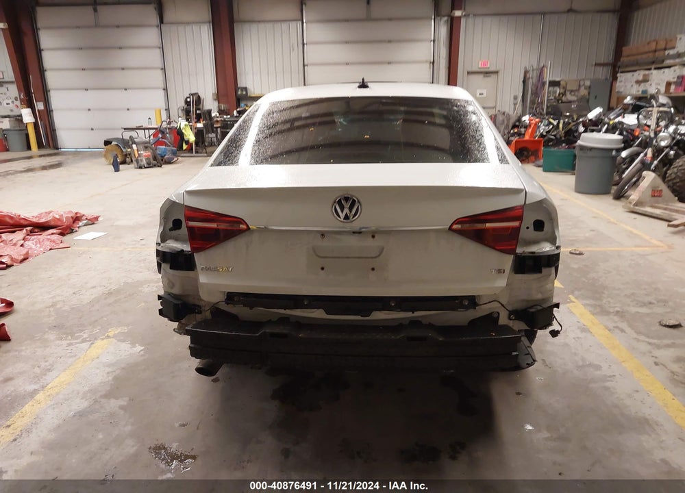 2017 VOLKSWAGEN PASSAT VIN: 1VWDT7A34HC068478