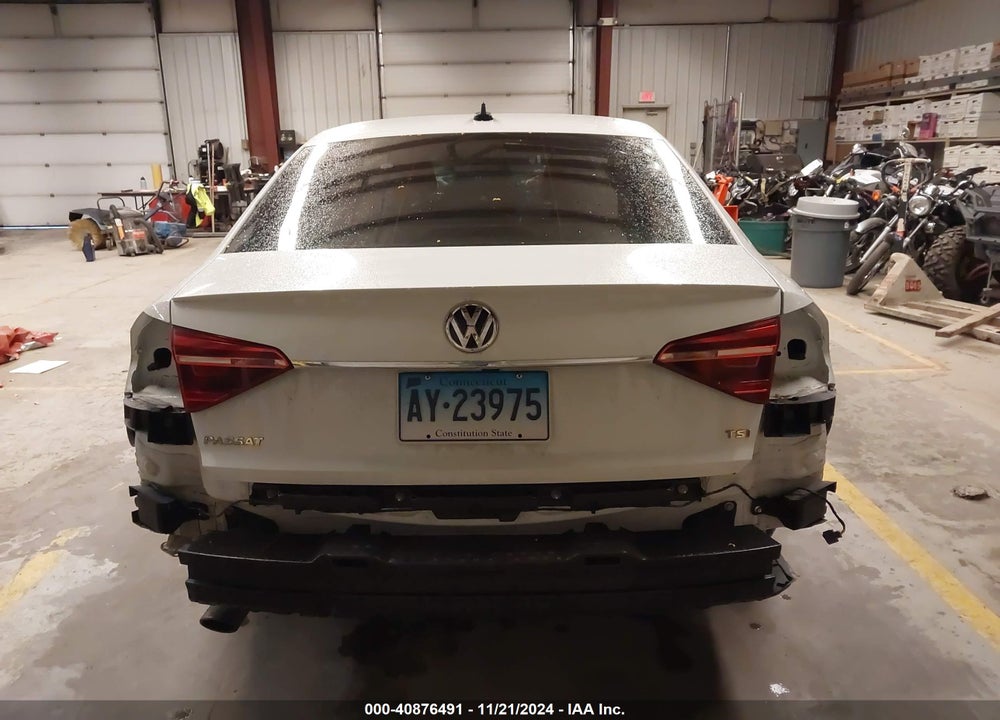 2017 VOLKSWAGEN PASSAT VIN: 1VWDT7A34HC068478