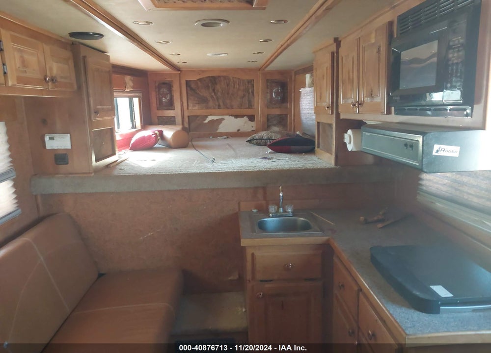 2004 INTEGRITY HORSE TRAILER VIN: 129HG332440169646