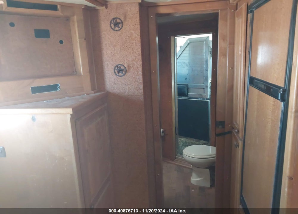 2004 INTEGRITY HORSE TRAILER VIN: 129HG332440169646