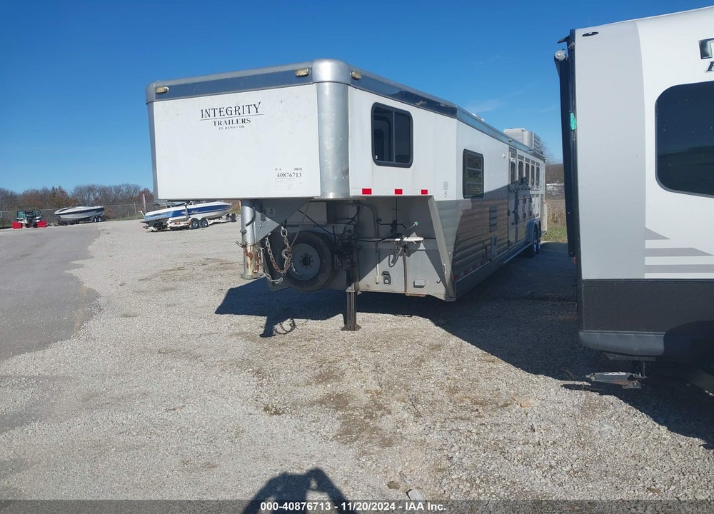 2004 INTEGRITY HORSE TRAILER VIN: 129HG332440169646