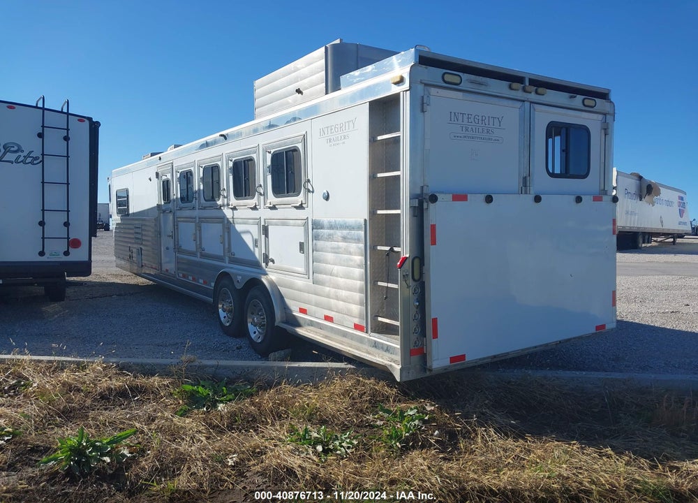 2004 INTEGRITY HORSE TRAILER VIN: 129HG332440169646