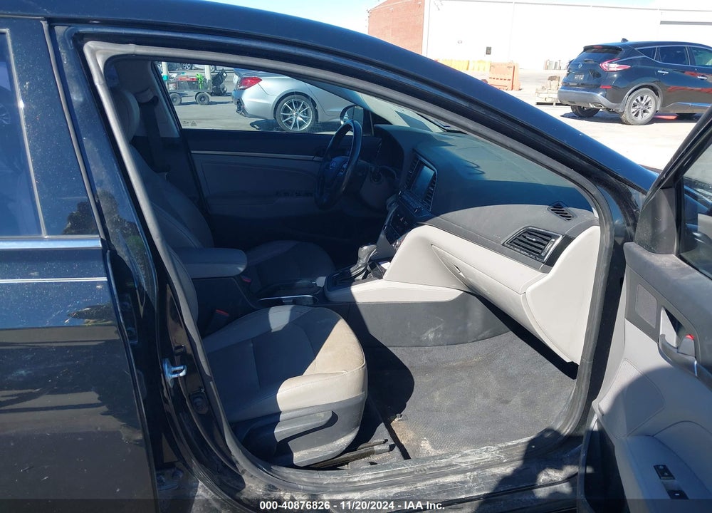 2017 HYUNDAI ELANTRA VIN: 5NPD84LF6HH038770