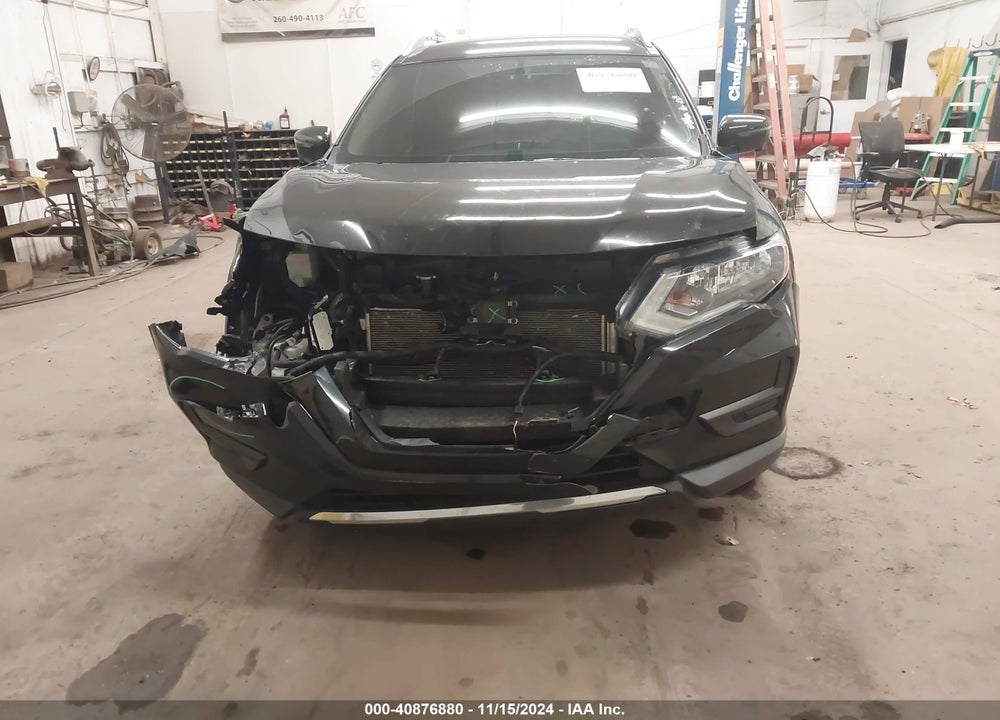 2018 NISSAN ROGUE SV VIN: KNMAT2MV1JP559465