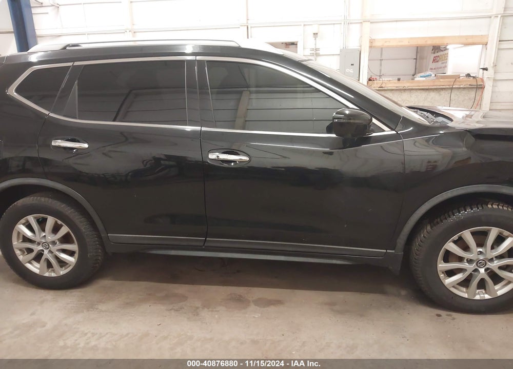 2018 NISSAN ROGUE SV VIN: KNMAT2MV1JP559465