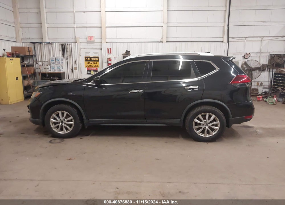 2018 NISSAN ROGUE SV VIN: KNMAT2MV1JP559465