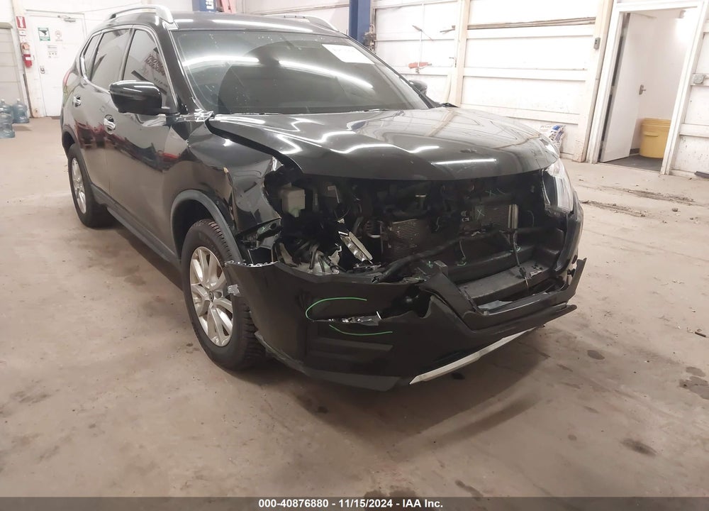 2018 NISSAN ROGUE SV VIN: KNMAT2MV1JP559465