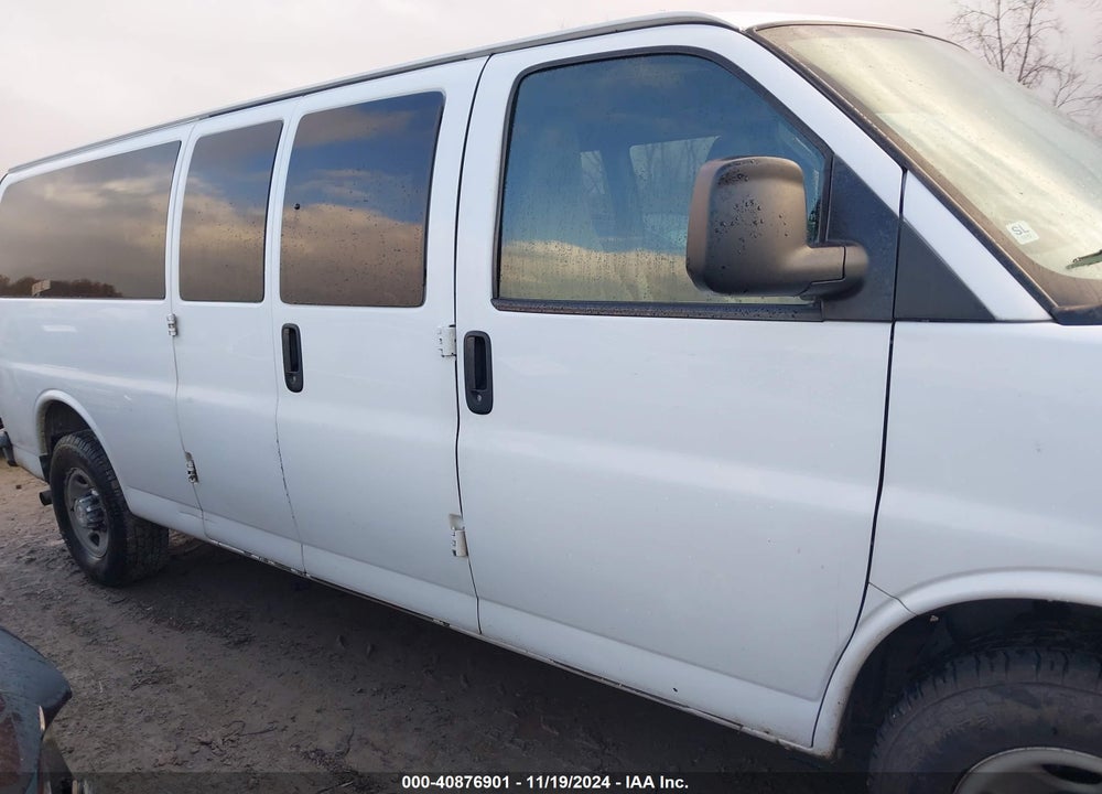 2017 CHEVROLET EXPRESS 3500 LT VIN: 1GAZGPFF6H1129723