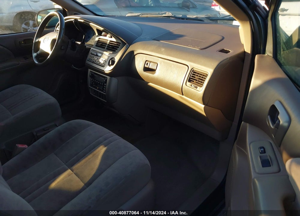 2001 TOYOTA SIENNA XLE VIN: 4T3ZF13CX1U369155