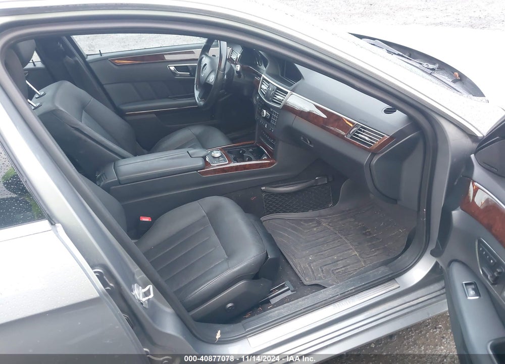 2011 MERCEDES-BENZ E 550 4MATIC VIN: WDDHF9AB2BA498792