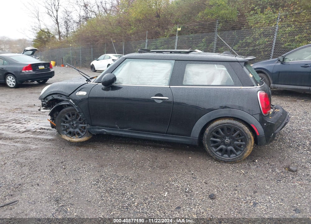 2015 MINI HARDTOP COOPER S VIN: WMWXP7C59F2A33750