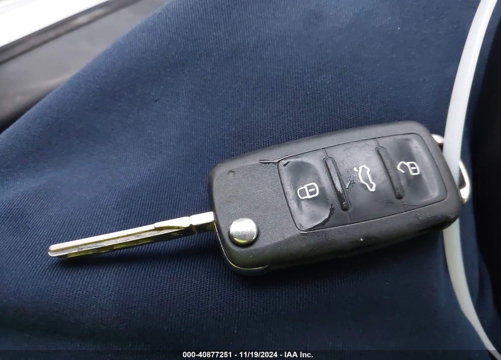 2012 VOLKSWAGEN JETTA 2.5L SE VIN: 3VWDP7AJXCM304156