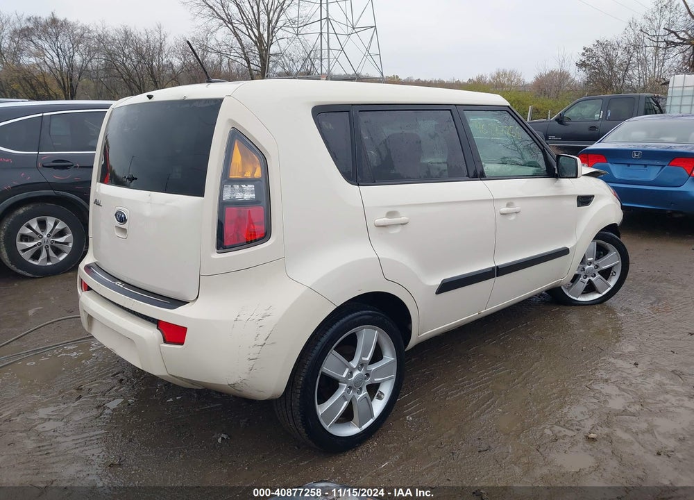 2011 KIA SOUL VIN: KNDJT2A26B7323003