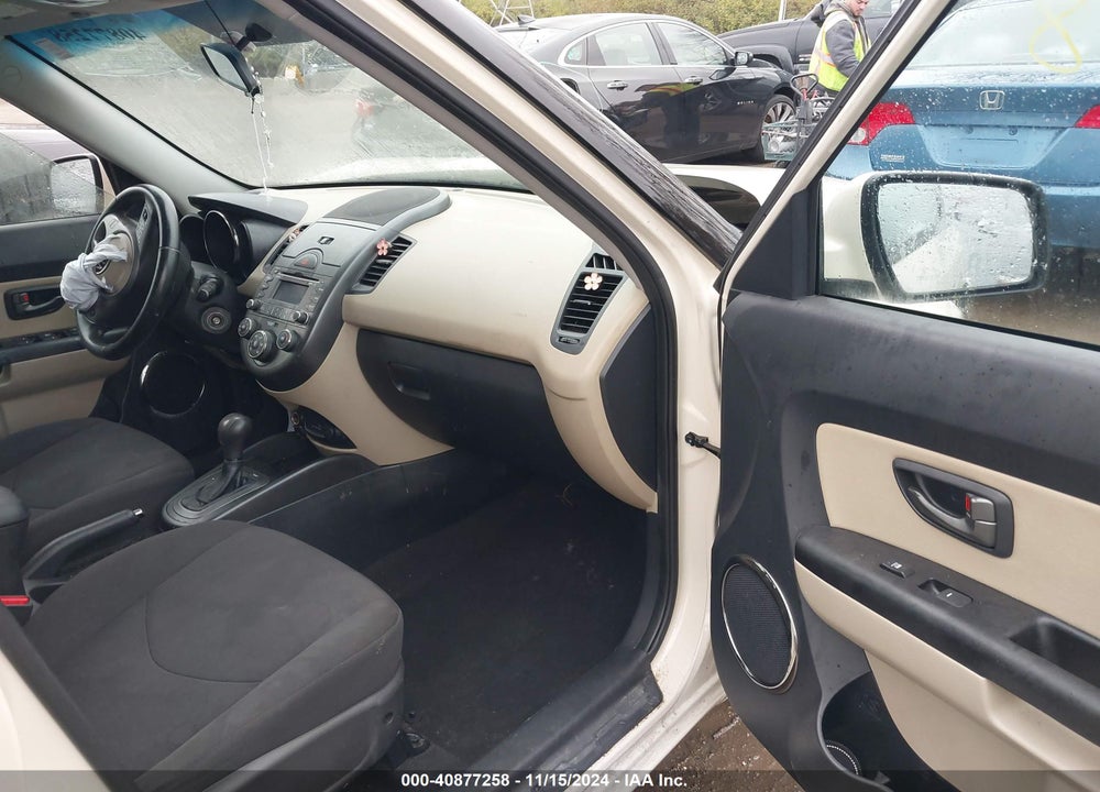 2011 KIA SOUL VIN: KNDJT2A26B7323003