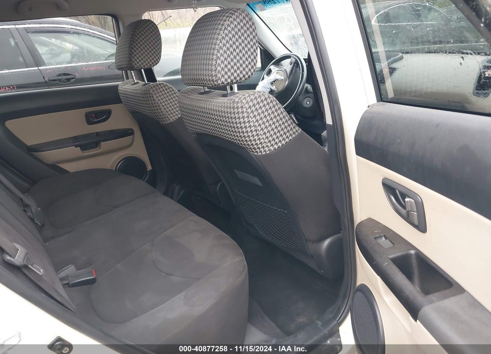 2011 KIA SOUL VIN: KNDJT2A26B7323003