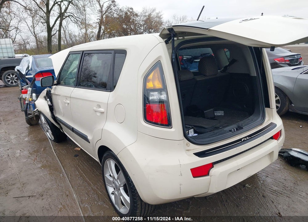 2011 KIA SOUL VIN: KNDJT2A26B7323003