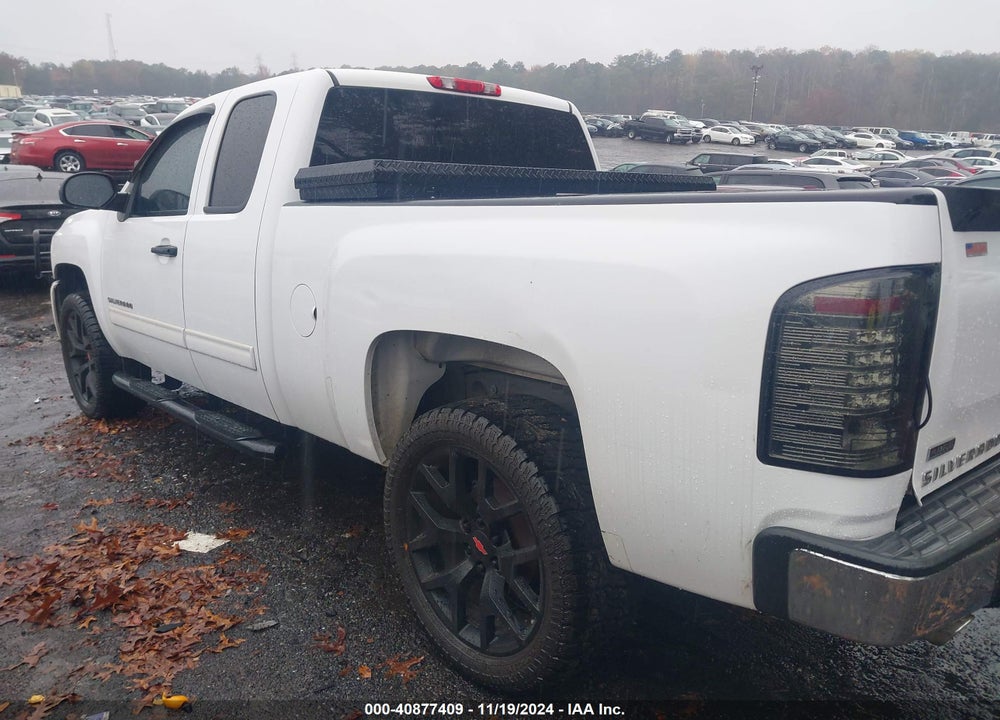 2011 CHEVROLET SILVERADO 1500 LS VIN: 1GCRCREA3BZ330122