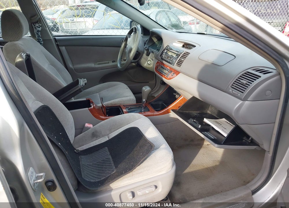 2004 TOYOTA CAMRY XLE VIN: 4T1BE30K64U891578