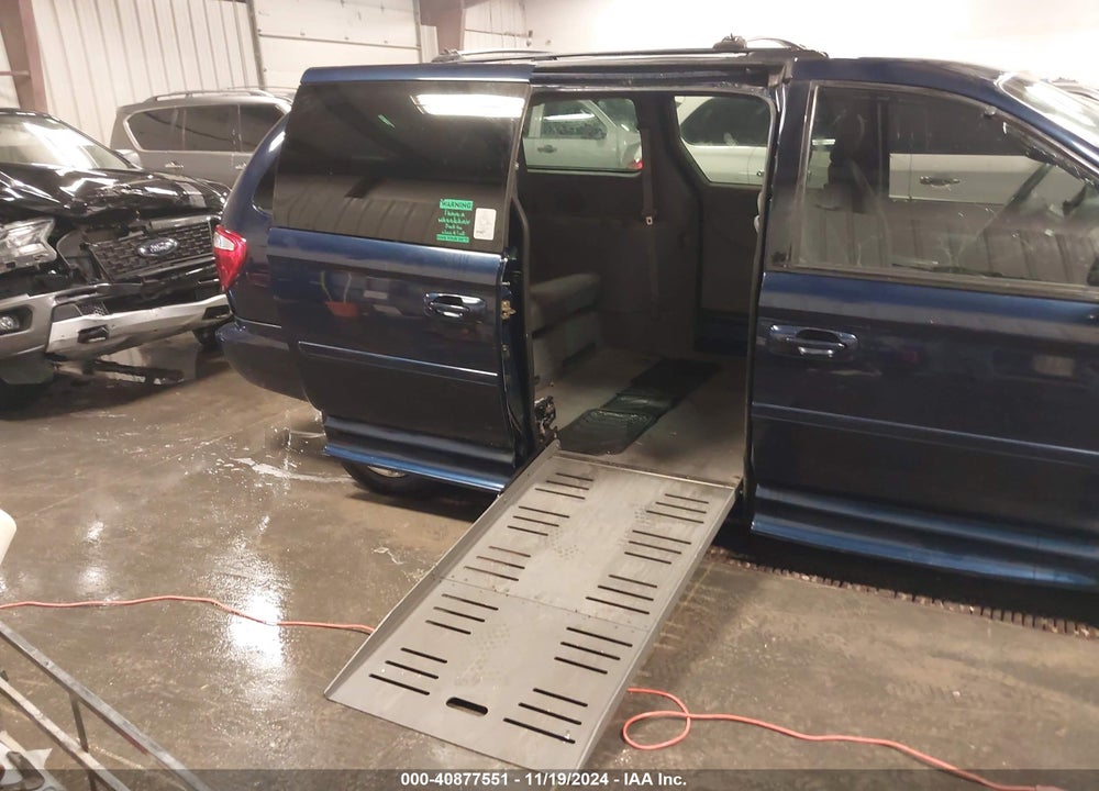 2005 DODGE GRAND CARAVAN SE VIN: 2D4GP24R05R111520