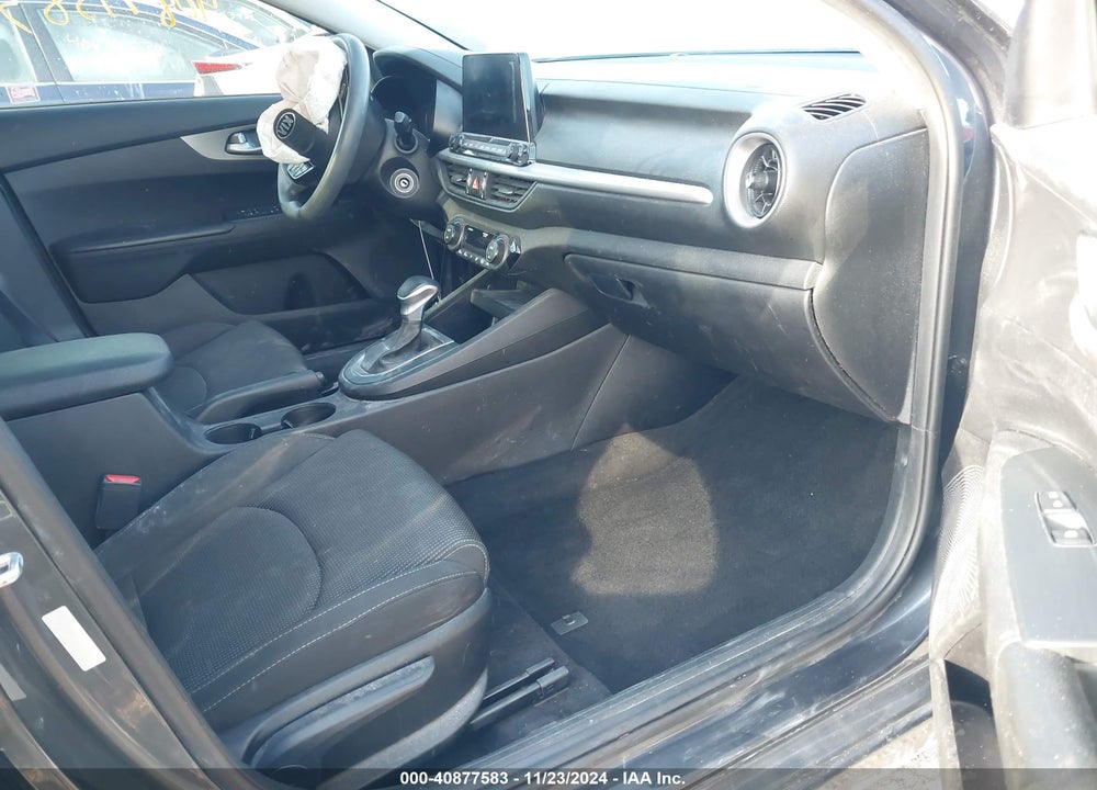 2019 KIA FORTE LXS VIN: 3KPF24AD1KE007790