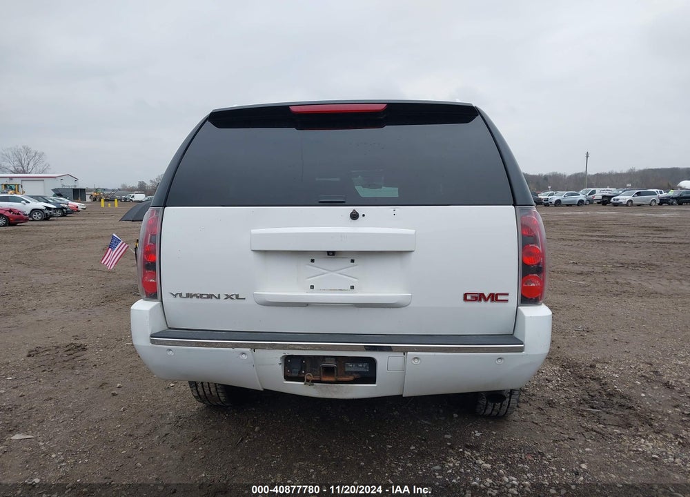 2014 GMC YUKON XL 1500 DENALI VIN: 1GKS2MEF1ER179812