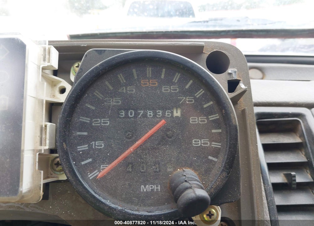 1988 ISUZU TROOPER II VIN: JACCH58E8J7904852
