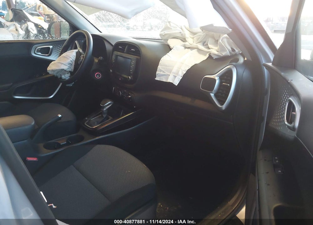 2020 KIA SOUL LX VIN: KNDJ23AU6L7052570