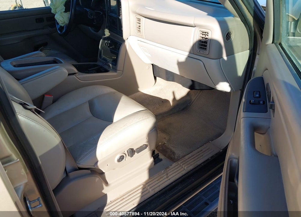 2005 CHEVROLET TAHOE LT VIN: 1GNEC13Z15J241622