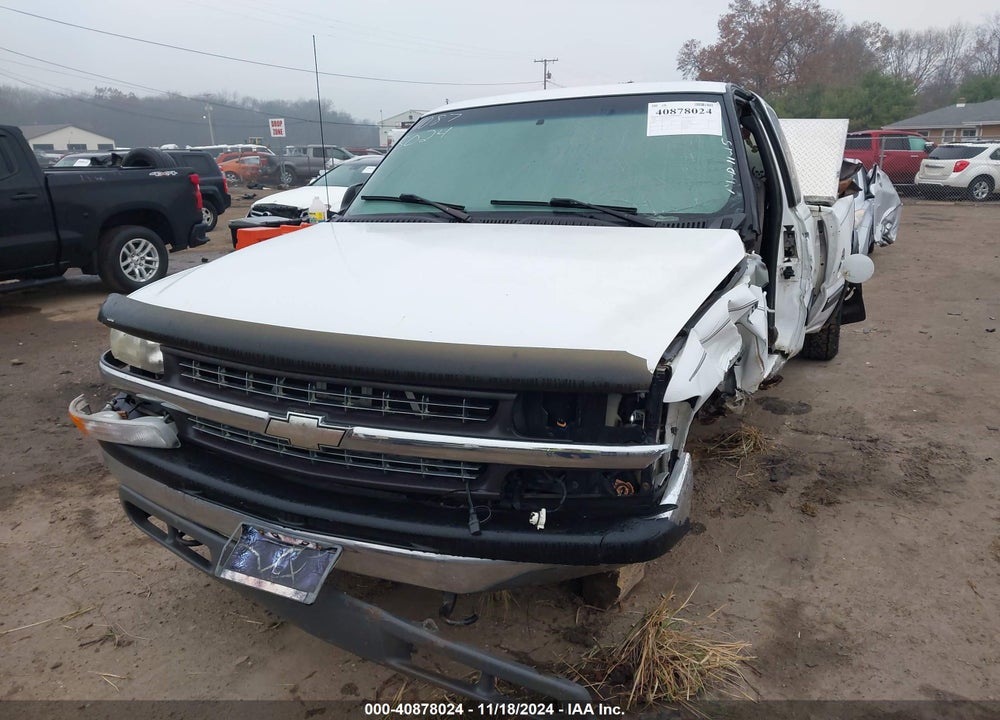 2001 CHEVROLET SILVERADO 1500 LS VIN: 1GCEK19T81E150543