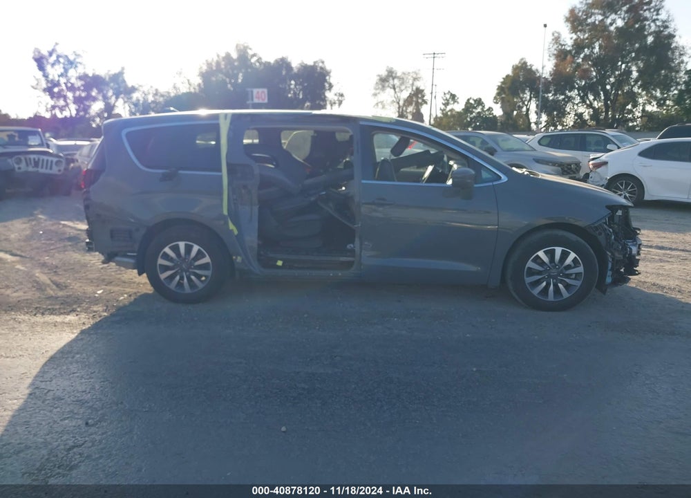 2022 CHRYSLER PACIFICA HYBRID TOURING L VIN: 2C4RC1L73NR156222