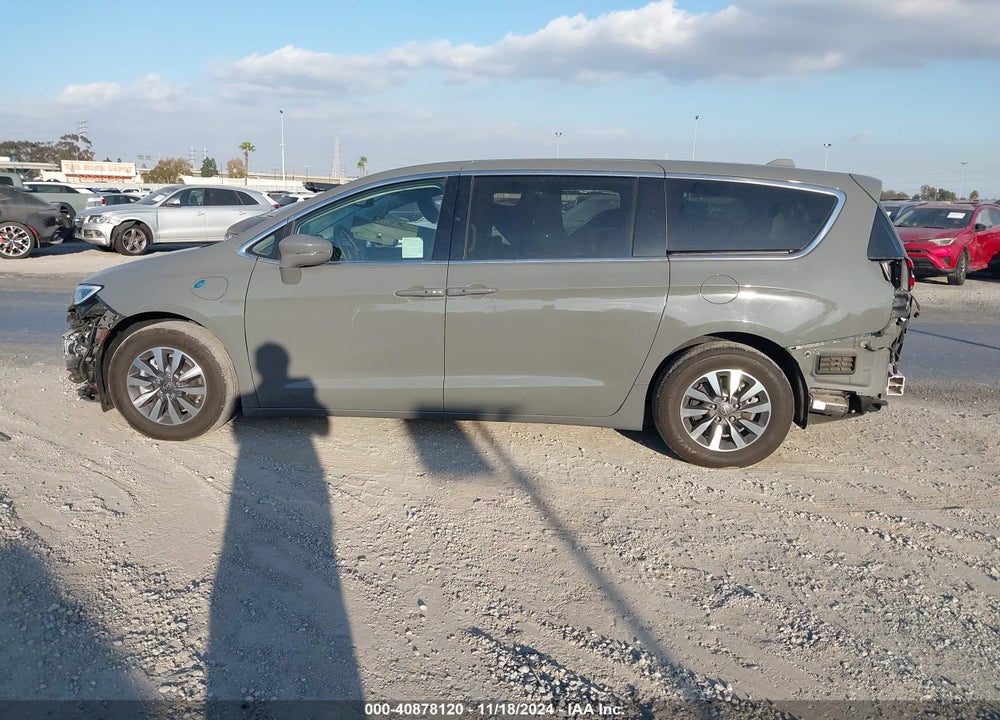 2022 CHRYSLER PACIFICA HYBRID TOURING L VIN: 2C4RC1L73NR156222