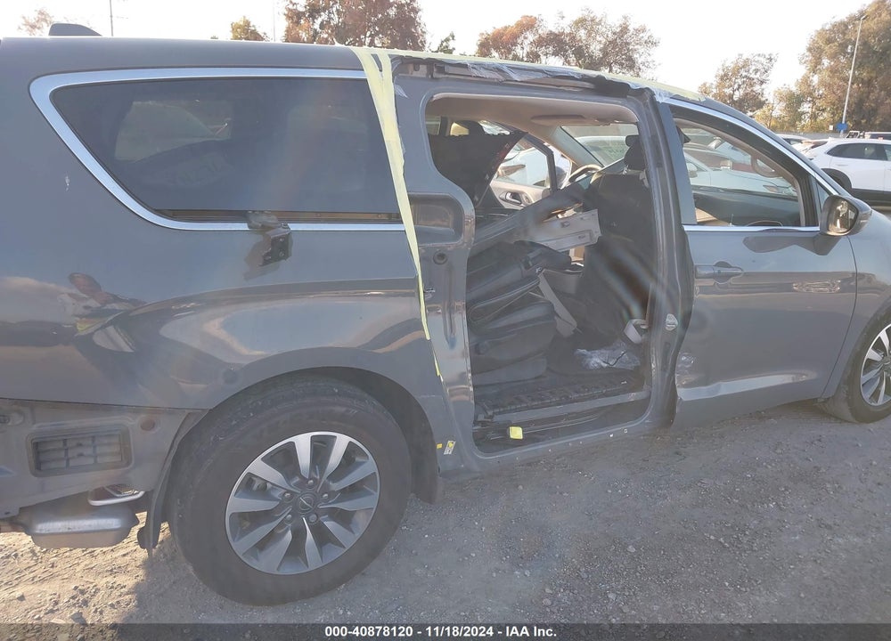2022 CHRYSLER PACIFICA HYBRID TOURING L VIN: 2C4RC1L73NR156222