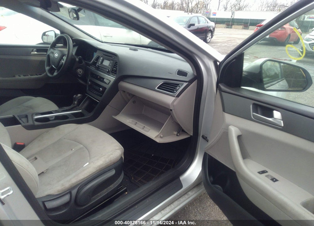 2015 HYUNDAI SONATA SE VIN: 5NPE24AFXFH144810