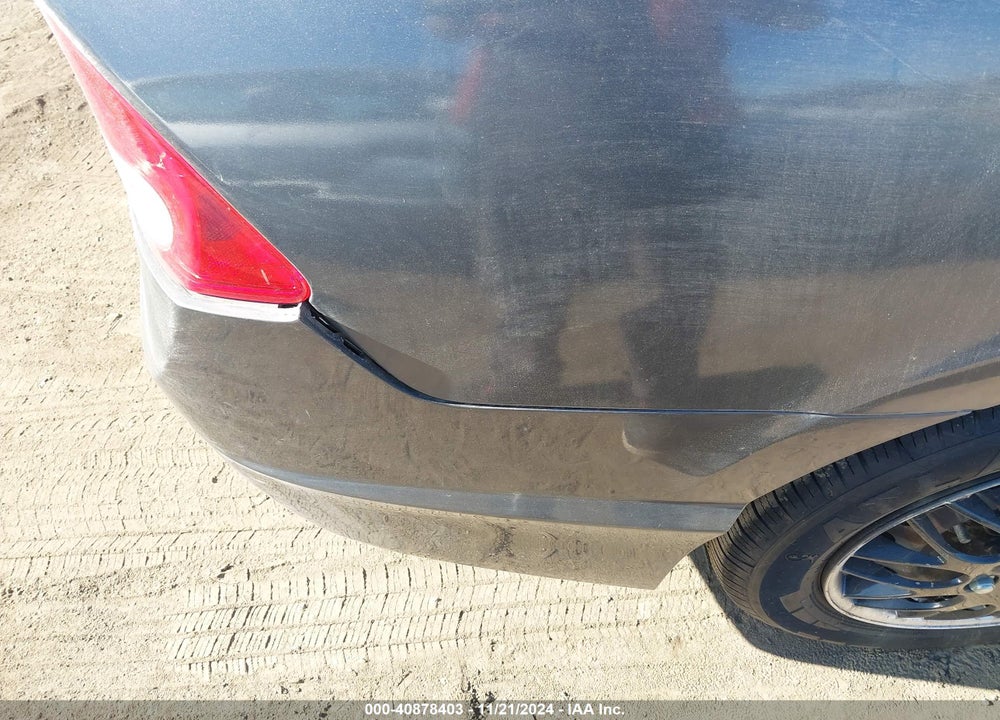 2010 HONDA CIVIC LX VIN: 19XFA1F5XAE053698
