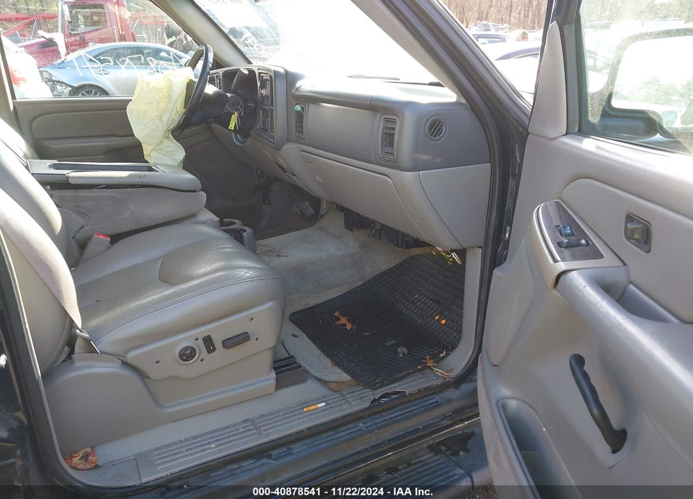 2005 CHEVROLET TAHOE LS VIN: 1GNEK13T55J222764