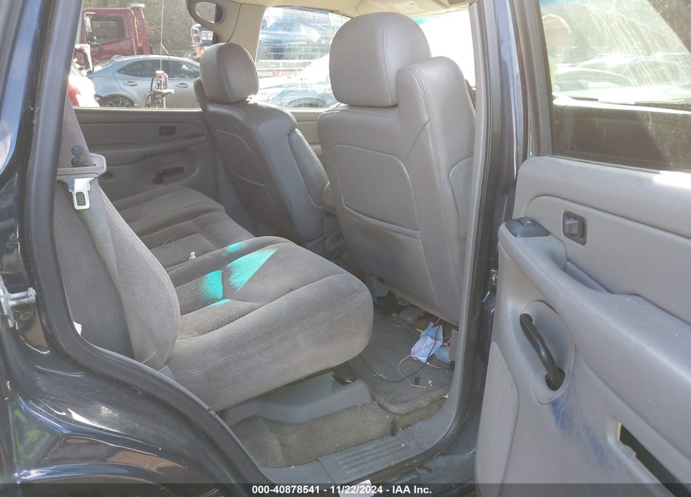 2005 CHEVROLET TAHOE LS VIN: 1GNEK13T55J222764